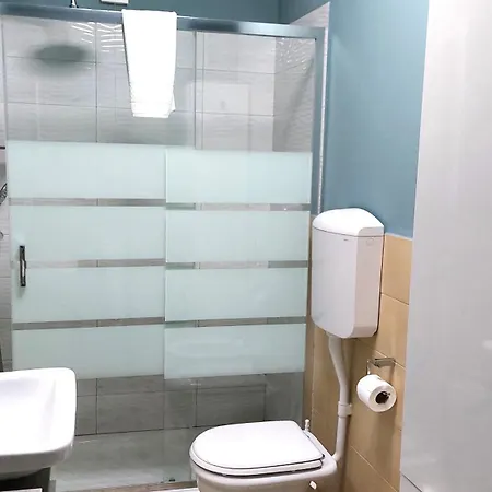 Aless Views Apartman *
